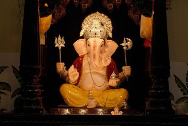 Lord Ganesh 'in İdol' ü, Fil başlı Hindu Tanrısı Deccan, Pune, Maharashtra, Hindistan, Asya 'da Ganapati Festivali için ibadet ediyor.