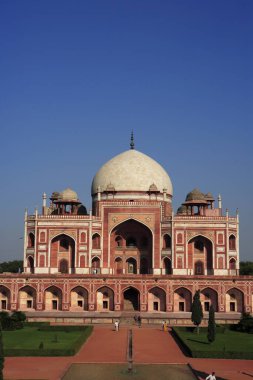 Humayuns tomb through arch built in 1570 , Delhi, India UNESCO World Heritage Site clipart