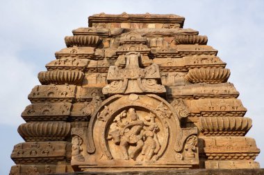 Jambulinga Tapınağı kıvrımlı kaburgalar Nandi ve Parvati, Pattadakal, Chalukya, Bagalkot Bölgesi, Deccan Platosu, Karnataka, Hindistan ile dans eden at nalı şeklinde geniş bir panel oluşturdu.