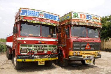 Bijapur 'da kamyonlar, Karnataka, Hindistan 