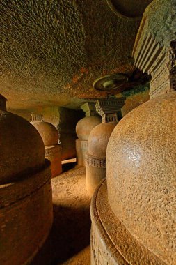 İ.Ö. 2. yüzyılda Bhaja mağaralarında Budist stupası. , Lonavala, Maharashtra, Hindistan