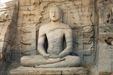 Buda 'nın dev heykeli meditasyon duruşu, Dünya Mirası alanı, antik Polonnaruwa şehri, Sri Lanka