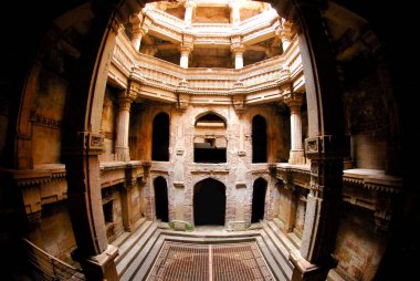 Arkeolojik ve tarihsel çoklu depolama Stapes Well Adalaj Vaw Bu, Gujarat, Hindistan