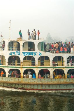 Padma, Dhaka, Bangladeş vapurundaki insanlar 