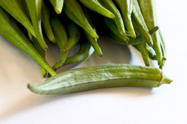 Bamya, bayanlar parmak, yakın çekim görünümü