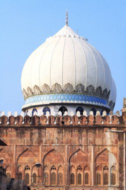 1868 'de Şah Cihan, Bhopal, Madhya Pradesh, Hindistan tarafından inşa edilen Taj _ ul Mescidi' nin kubbe ve duvarlarını kapatın. 