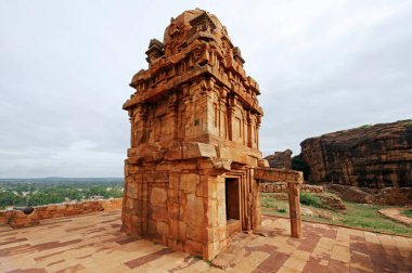 Aşağı Shivalaya, Dravidian Kulesi, Badami Kalesi, Badami, Karnataka, Hindistan Mirası
