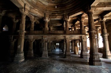 Bibiji Camii 'nin Ahmedabad, Gujarat, Hindistan' daki iç manzarası 