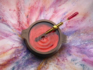 Holi veya Phagwa için su kabında pichkari olan renkler Renkler Festivali 