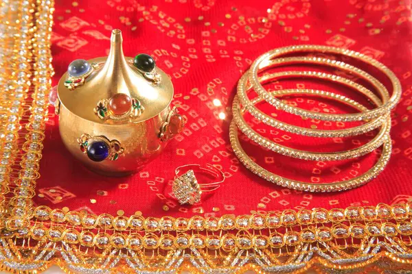 Hint Festivali Teej Tanrıça Parvati Için Kutlama Alayı Kırmızı Chunari — Stok fotoğraf