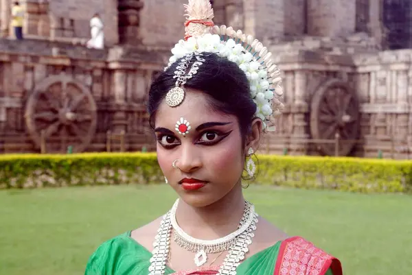 stock image Dancer performing classical traditional odissi dance 