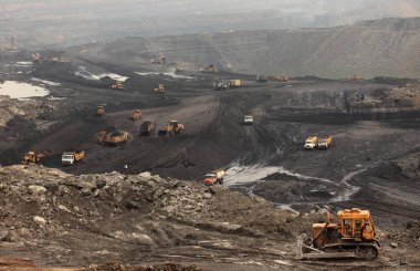 Jharsuguda Orissa Hindistan 'da Mahanadi Kömür Sahalarının açık kömür madenleri.