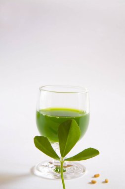 Çemen ağacı suyu, metika rusu, Hindistan