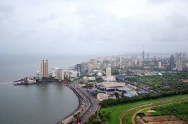 Dariya Mahal ve Vallabhbhai Patel Stadyumu ile hava manzaralı Nehru merkezi ve planetaryumu, Bombay Mumbai, Maharashtra, Hindistan 