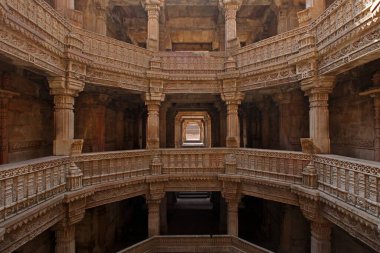 Miras mimarisi, Step well Adalaj ni Vava, Gujarat, Hindistan