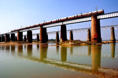 Demiryolu köprüsü deseni