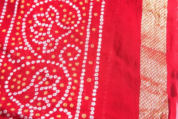 Yakın çekim kumaş cunari veya dupatta beyaz lekeli