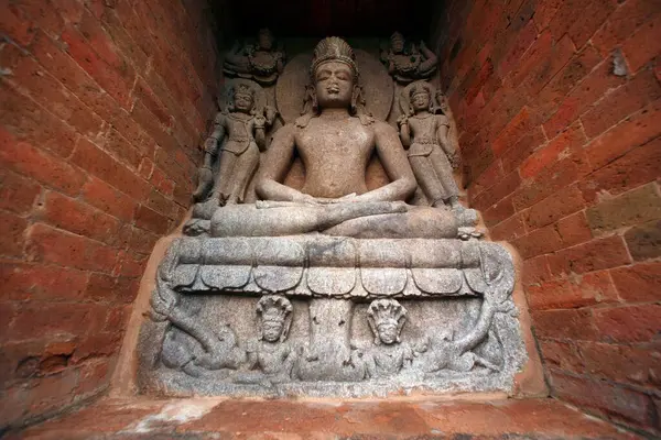 Buda heykeli miras olarak Buda 'nın kazı alanı, Ratnagiri, Orissa, Hindistan