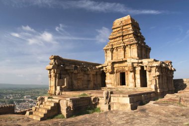 Yukarı Shivalaya Tapınağı, Badami, Karnataka, Hindistan.