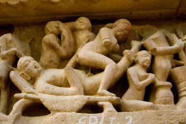 Lakshmana Tapınağı, Khajuraho, Madhya Pradesh, Hindistan 'da erotik seks pozları