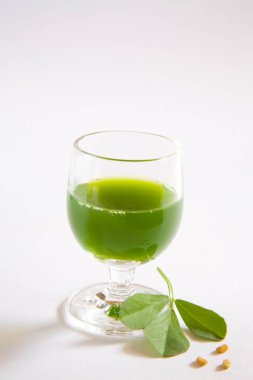 Çemen ağacı suyu, metika rusu, Hindistan