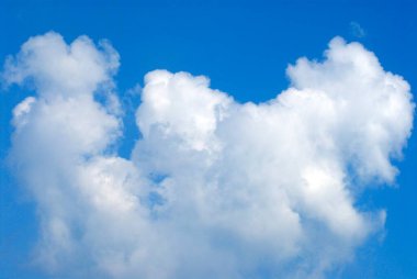 Beyaz bulutlar ve mavi gökyüzü, Bombay Mumbai, Maharashtra, Hindistan