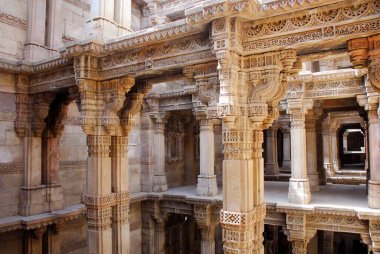 Arkeolojik ve tarihsel çoklu depolama Stapes Well Adalaj Vaw Bu, Gujarat, Hindistan