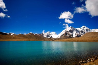 Gurudongmar Gölü manzarası, Sikkim, Hindistan 