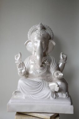 Lord modeli Lokmanya Bal Gangadhar Tilak tarafından kullanılan ilk idol. Çamurlu kil ve Ganesh festivali için yapılmış fil başlı tanrı, Penn, Maharashtra, Hindistan 