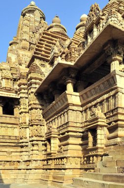 Madhya Pradesh Hindistan 'daki Khajuraho lakshmana tapınağı