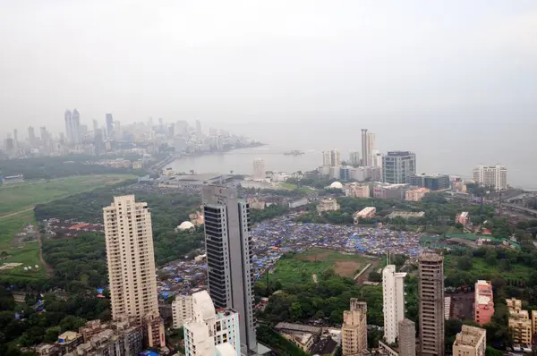 Bombay Mumbai, Maharashtra, Hindistan 'da dört mevsim boyunca Worli ve Otel havadan izleniyor. 