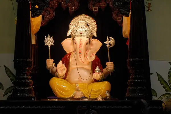 stock image Idol of Lord Ganesh , Elephant Headed God of Hindu worshiping for Ganapati Festival at Deccan , Pune , Maharashtra , India , Asia