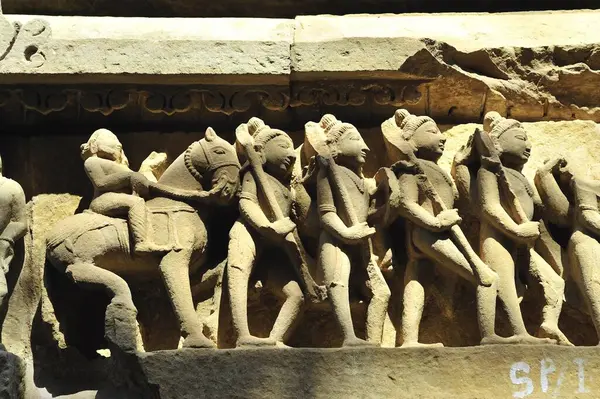 Lakshmana Tapınağı 'na savaş Khajuraho madhya pradesh Hindistan