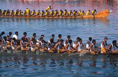 Nehru Tekne Yarışı Festivalleri, Yılan Teknesi Yarışı, Haripad Subramanya Tapınağı için Jalostavam, alappuzha Alleppey, Kerala, Hindistan, 11 Ağustos 2001