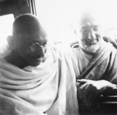 Mahatma Gandhi ve Han Abdul Gaffar Khan 1938 yılının Ekim ayında Afganistan 'ın kuzeybatı sınır bölgelerine yaptıkları ziyarette 