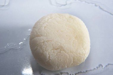 Hintli tatlı Rasgulla, yakından bak.