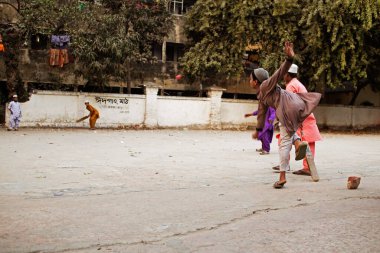 İslami çocuklar kriket oynuyorlar, dhaka, bangladeş 
