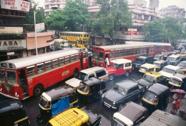 Muson mevsiminde Bombay trafiği, Bombay Mumbai, Maharashtra, Hindistan 
