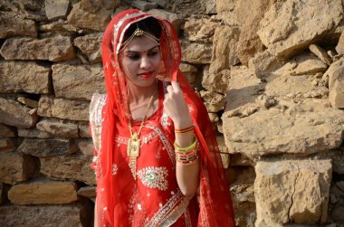 Köy evinde gelin, Kuldhara, Jaisalmer, Rajasthan, Hindistan, Asya 