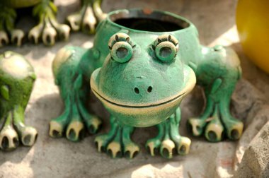 Kurbağa Surajkund 'un seramik heykelleri. 