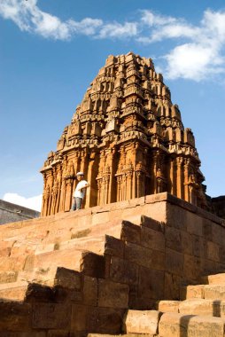 Yellamma Tapınağı 11. yüzyılda yapılmış bir Chalukya tapınağıdır, Badami, Karnataka, Hindistan 