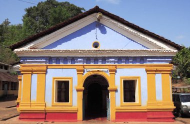 Shri Saptakoteshwar tapınağı 1668 yılında Chhatrapati Shivaji Maharaj 'ın talimatıyla yenilenen Lord Shiva' ya adanmıştır.