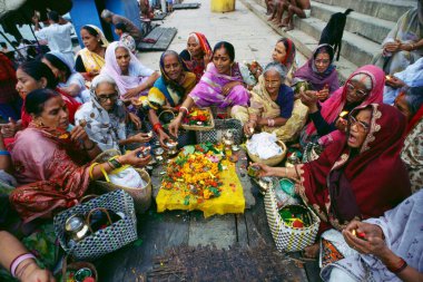 Tulsi puja, Varanasi, Uttar Pradesh, Hindistan 