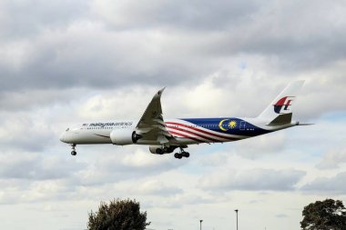 Malezya Havayolları 'nın uçağı Heathrow Havaalanı, Londra, İngiltere' ye indi. 