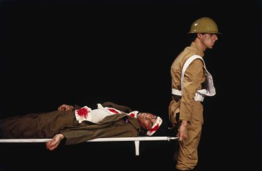 Askerler, Hindistan 'daki askeri kurtarma operasyonu sırasında hareket halindeler.