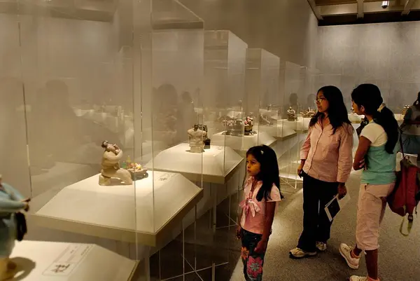 stock image Mother and daughters watching contemporary art and sculpture in Hong Kong art museum ; Hong Kong MR477