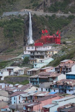 Badrinath kasabası Alaknanda Nehri Uttarakhand Hindistan Asya