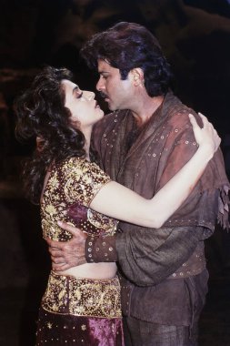 Anil Kapoor ve Madhuri Dixit dansı, Hindistan, Asya 