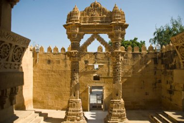 Süslü kemer, Toran Lodurva Jain tapınağının ana girişinde Jaisalmer, Rajasthan, Hindistan