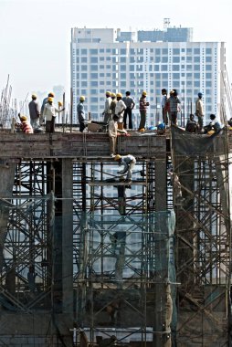 Bombay Mumbai, Maharashtra, Hindistan 'da 25 Ocak 2009' da inşaat işçileri 